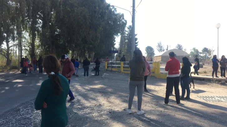 Cansados de la inseguridad, vecinos cortaron una calle a modo de protesta