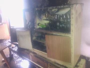 [FOTOS] Un incendio dejó importantes pérdidas materiales en la casa de una joven