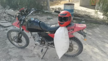 Quiso entrar en moto a San Juan por una huella: fue detenido y aislado