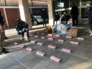 Dos sujetos fueron detenidos con 24 kilos de marihuana a metros de la Terminal de Ómnibus