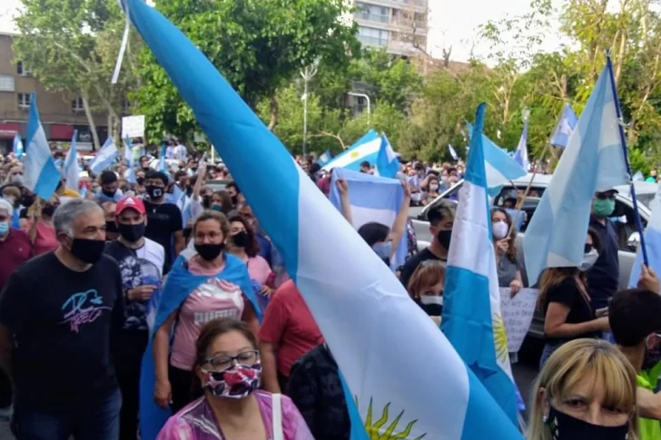 La manifestación opositora tuvo también su réplica en San Juan