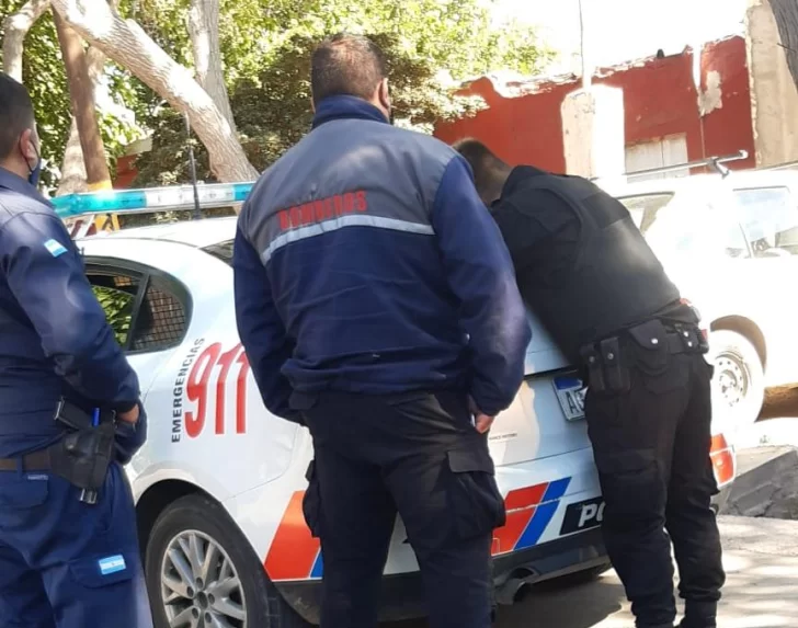 Bomberos capturaron a un sujeto que asaltó a una mujer con un cuchillo