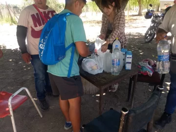 Trabajadores de delivery asistieron con alimentos a pocitanos que sufrieron el terremoto