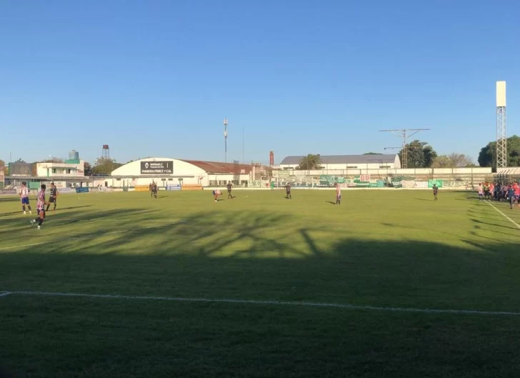 Con un jugador menos, Peñarol dio pelea en La Pampa pero no pudo con Ferro