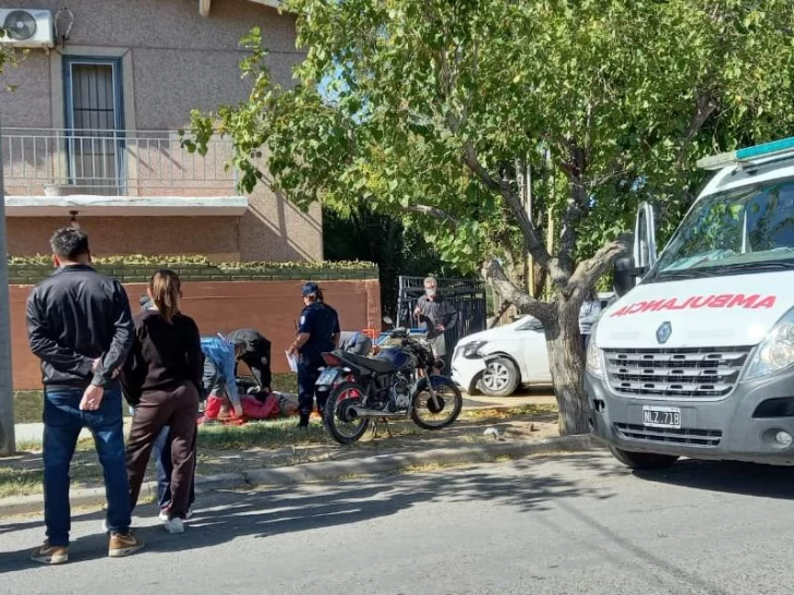 Falleció uno de los dos hombres que transitaban en moto y fueron embestidos por un auto