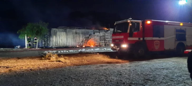 Incendio del Kayak Club: estiman las pérdidas en 7 mil dólares y creen que fue intencional