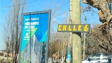 Un cartel indicador de Rawson se hizo viral por un curioso error