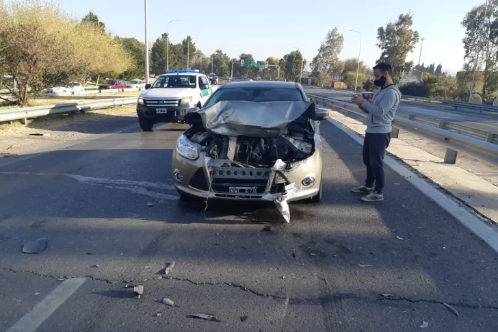 Dos choques en menos de 200 metros generaron caos en la Cirvunvalación