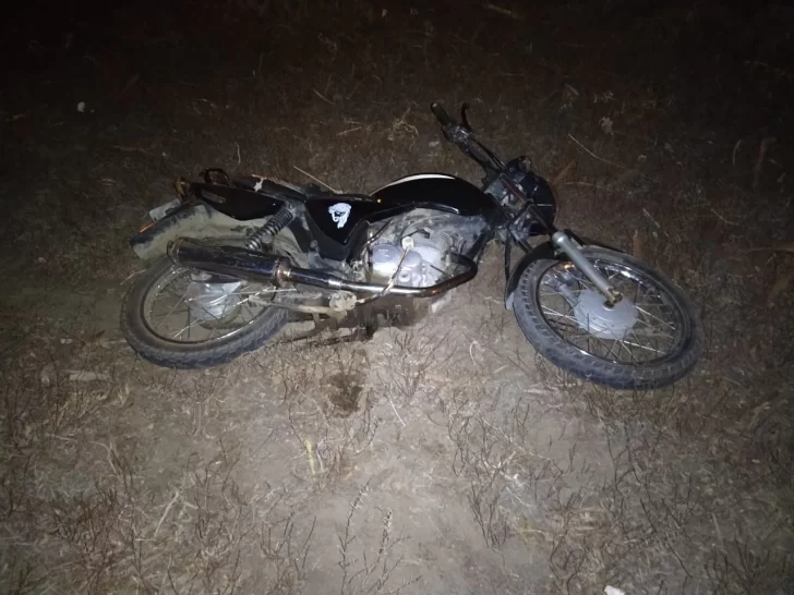 Perdió el control de su moto y falleció a orillas de la Ruta 20