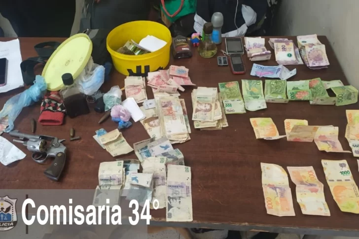 Detuvieron a un sujeto y le secuestraron tres armas, cocaína, marihuana y dinero