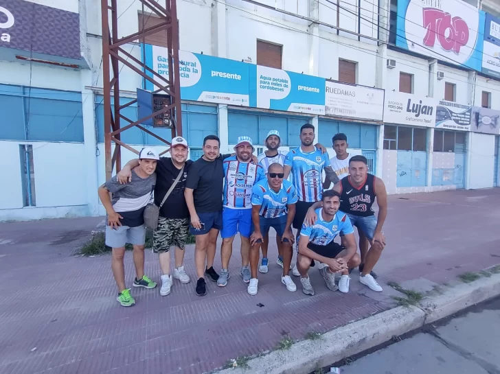 Las estrategias de los hinchas lechuzos para estar cerca de Alianza en la gran final