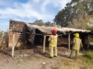 Un incendio en un depósito dejó pérdidas casi totales: creen que fue por una travesura