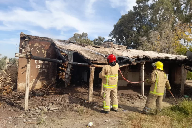 Un incendio en un depósito dejó pérdidas casi totales: creen que fue por una travesura