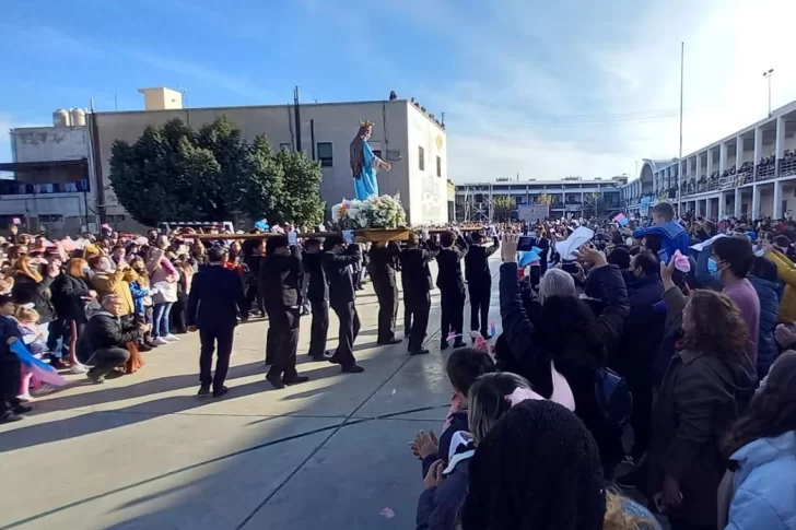 Después de dos años, cientos de fieles asistieron a la procesión de María Auxiliadora