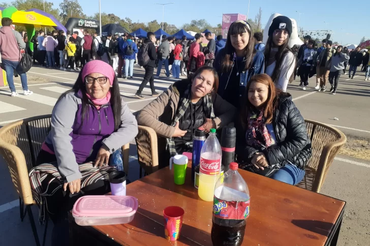 Los adolescentes se mostraron agradecidos con las comodidades de los picnics modernos