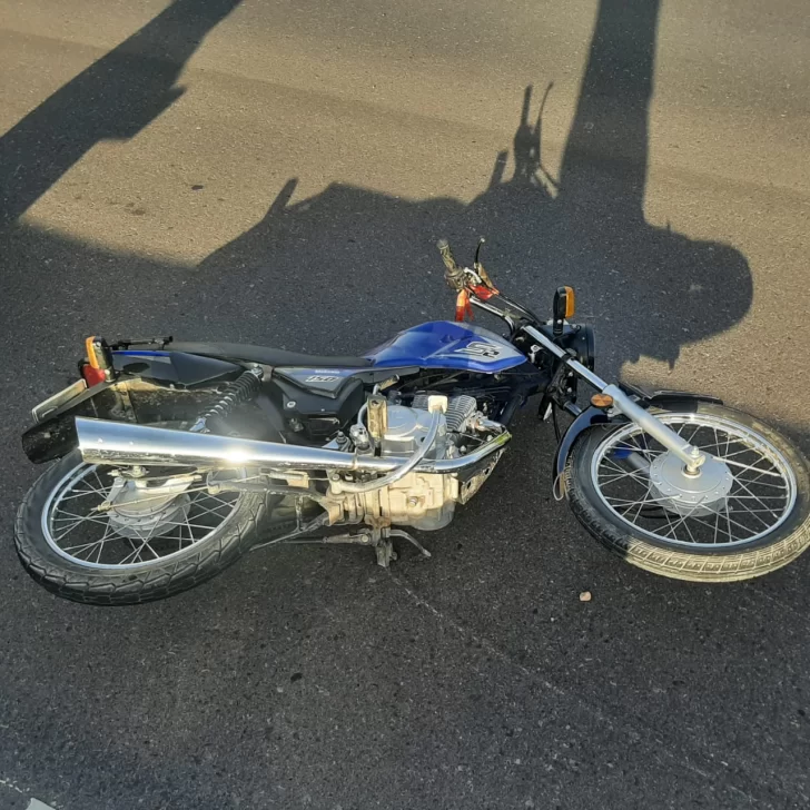 Perdió el control de su moto, chocó contra un muro divisorio de la Ruta 40 y murió en el acto