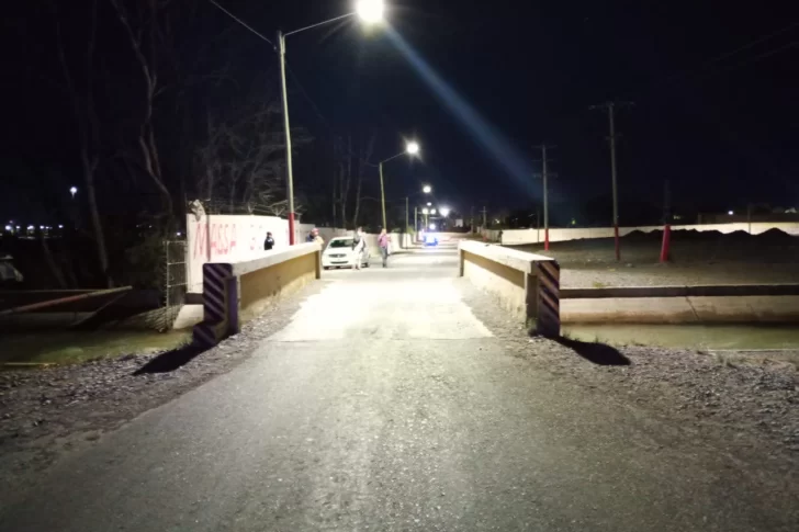 Un hombre fue hallado sin vida en el Canal PerónSe estrelló contra el parante de un puente y terminó en el canal: fue hallado sin vida 2 horas despuésTerminó con su moto en el canal y fue hallado ahogado en el Canal Perón Se conoció la identidad del hombre que se accidentó y murió en el Canal Perón