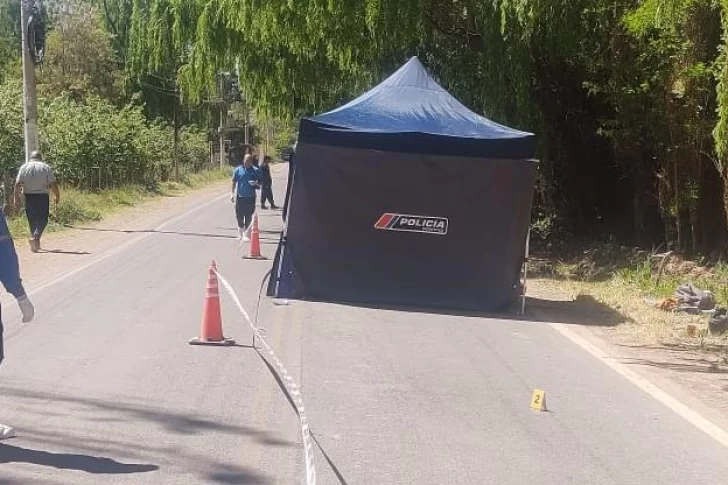 Un motociclista de 22 años murió al chocar contra una máquina retroexcavadora