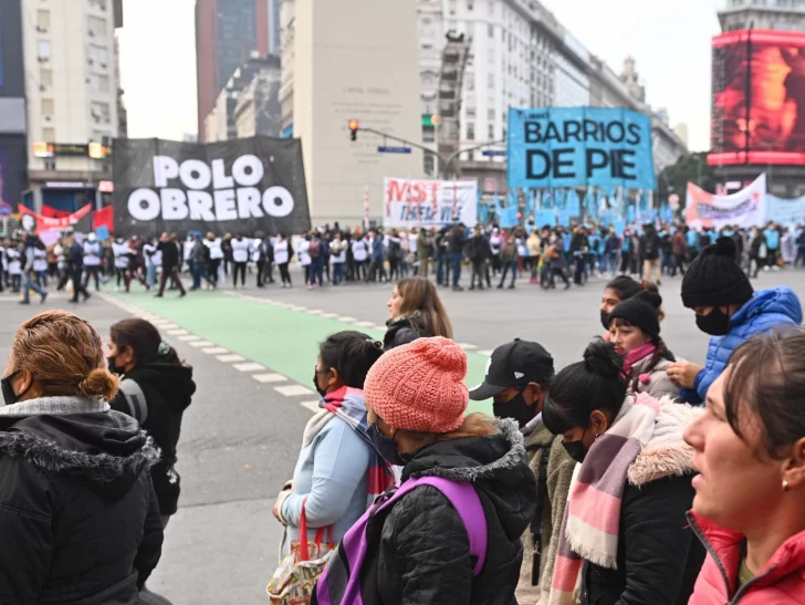 Piqueteros oficialistas preparan para hoy un banderazo nacional