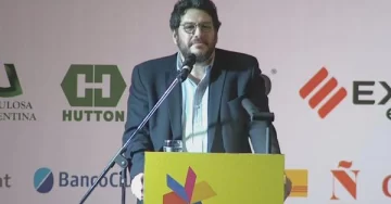 Incidentes durante el discurso de Avelluto en la inauguración de la Feria del Libro