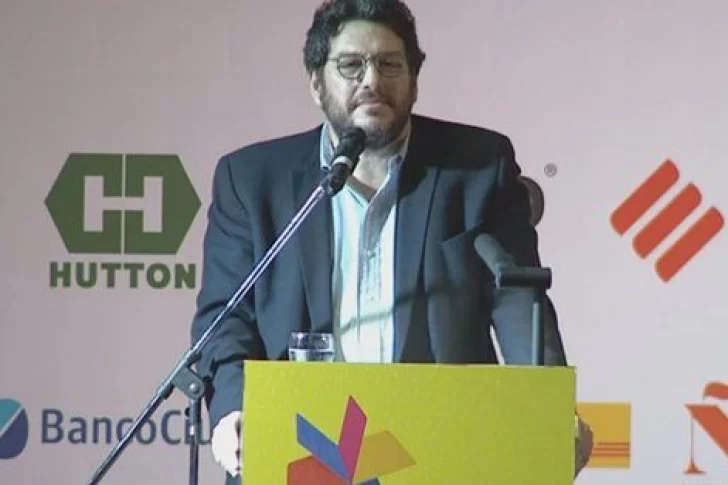 Incidentes durante el discurso de Avelluto en la inauguración de la Feria del Libro