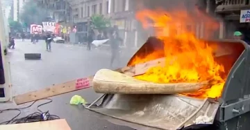 Hubo serios incidentes frente al Congreso mientras se debate el Presupuesto