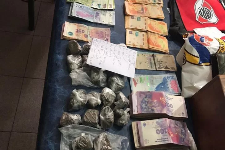 Secuestraron casi 6 kilos de marihuana y más de $150 mil: hay dos detenidos