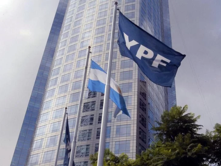 YPF comenzó con recorte salarial la reducción de costos para igualar la caída de ingresos