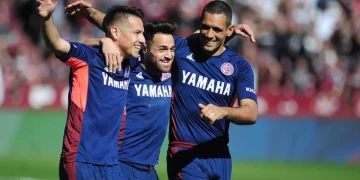 Lanús venció a Colón y se prendió entre los de arriba