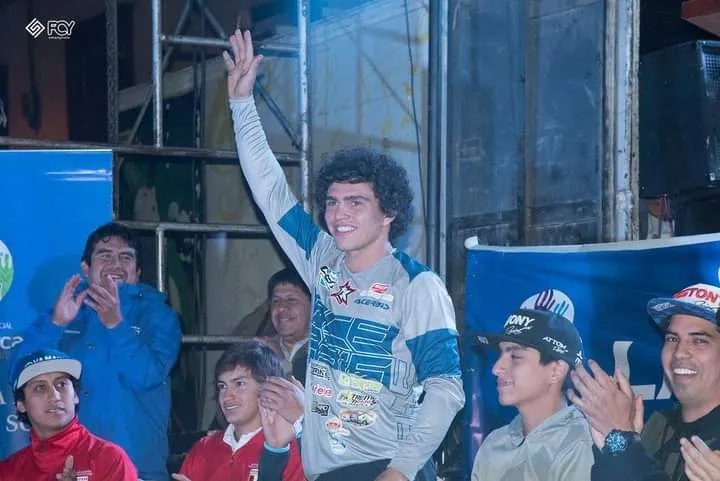 El joven que perdió el brazo en un accidente es un reconocido campeón de motocross