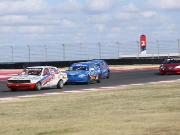 Clasificaciones y series llenaron de emociones al autódromo El Villicum