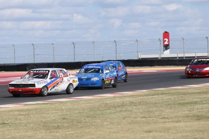 Clasificaciones y series llenaron de emociones al autódromo El Villicum