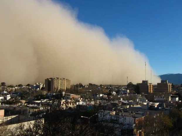 Protección Civil emitió un alerta por fuerte viento Zonda