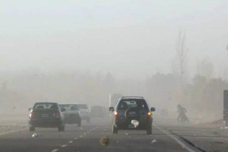 Se espera viento Zonda en dos departamentos