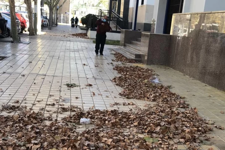 El viento Zonda ya se siente en el Gran San Juan: el termómetro subió 10° en una hora