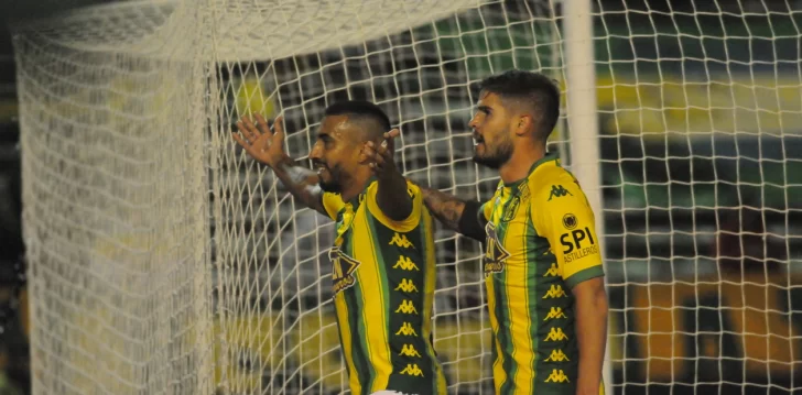 Mal debut para Lavallén: Aldosivi goleó a Colón 3 a 0