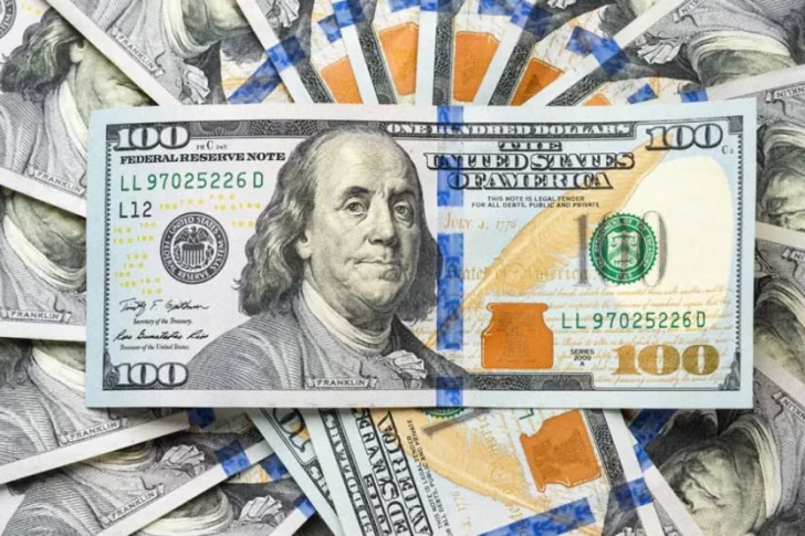 El dólar blue se derrumbó otros $20, se negoció a $905 y en San Juan se ubicó en $960