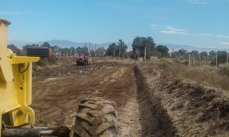 Comenzaron a trabajar en la apertura y extensión de la calle Salta para llegar a Las Tapias