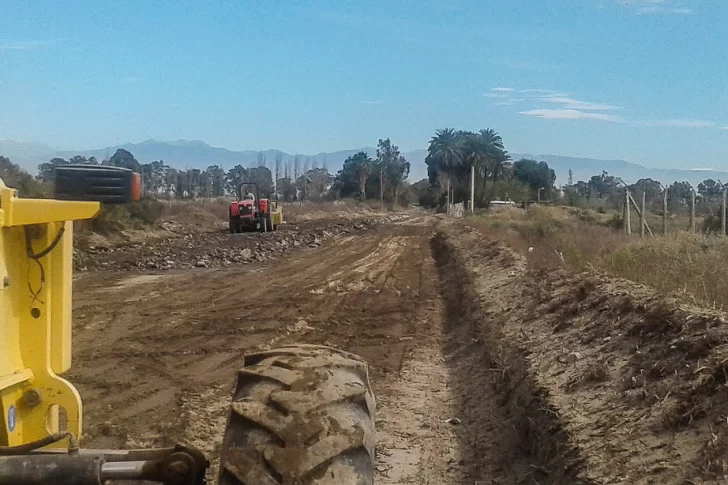 Comenzaron a trabajar en la apertura y extensión de la calle Salta para llegar a Las Tapias