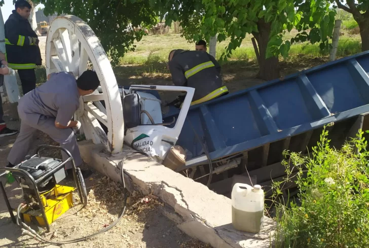 Hacía trabajos en un camión para Vialidad Provincial y se mató, ¿explotó una rueda?