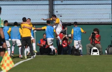 Rosario Central se adueñó del clásico rosarino y se metió en semis