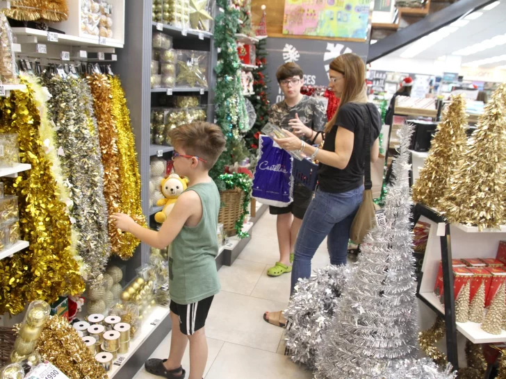 El arbolito de Navidad casi triplicó su precio con respecto al año pasado