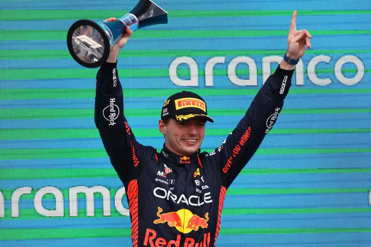 A Max Verstappen no le quisieron alquilar un auto