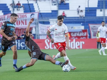 En el Bicentenario, Platense se hizo fuerte en los penales ante Huracán y avanzó a semis