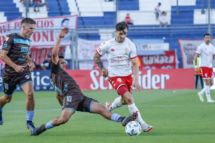 En el Bicentenario, Platense se hizo fuerte en los penales ante Huracán y avanzó a semis