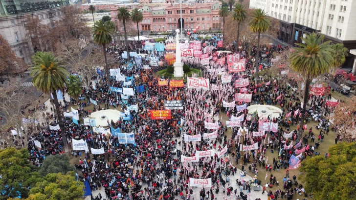 Un acto en la Plaza de Mayo marcó el final de la primera marcha piquetera contra Milei