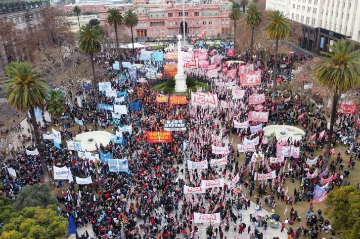 Un acto en la Plaza de Mayo marcó el final de la primera marcha piquetera contra Milei