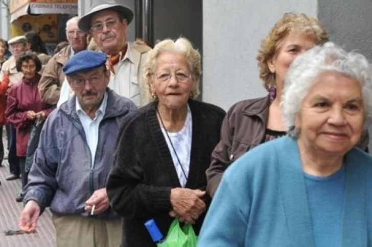 El Gobierno dice que habrá “paritarias libres” e insiste con derogar la ley de movilidad jubilatoria