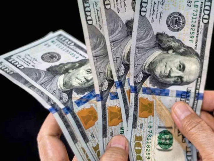 El dólar blue subió $60 en un solo día y cerró a $1.180