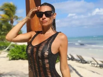 Pampita en microbikini y mojada en Cancún